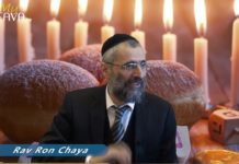 Les lois de Hanouka (1/11) – Est-ce mieux d’allumer à l’intérieur ou à l’extérieur ?