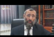 Une FEMME a-t-elle le droit d’embrasser une autre FEMME ? Les réponses vidéos du Rav Ron CHAYA