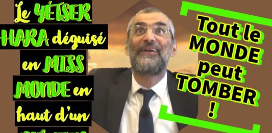 Le YÉTSER HARA déguisé en MISS MONDE en haut d’un PALMIER … Tout le MONDE peut TOMBER !