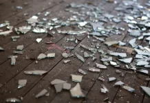 Le boîtier en verre d’une Mézouza est tombé et s’est brisé, que faire des morceaux ?