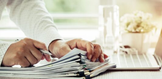 S’occuper de papiers administratifs la semaine qui précède le 9 AV ?