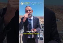 Le manteau dans la chambre